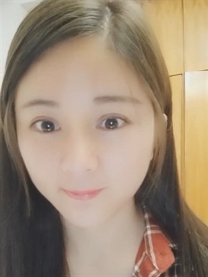 清純甜美秀氣嫩妹果聊,床上大秀自己完美白白嫩嫩身體,粉鮑粉奶超嫩-2019062401