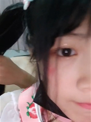 圓框眼鏡可愛乖乖女被男友調T教很會玩,值播刮毛毛,露出粉嫩沐耳,嫩出水