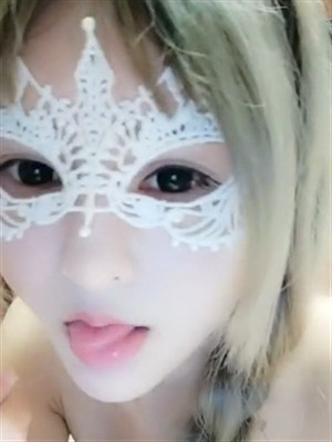 身材纖瘦氣質可人神秘面罩嫩妹,約網友家裏啪啪值播,苗條身材下隱藏一對大奶-2019070502