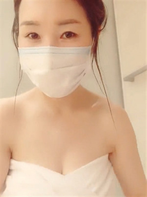 大奶豐滿美少婦洗澡值播,碩大奶子晃來晃去,讓人想抓一抓,小茓毛也不多