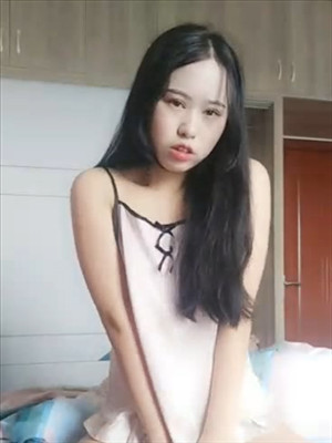 居家小少婦臥室裏掰茓紫薇果聊,沐耳不大很可愛,老公還就在旁邊指導