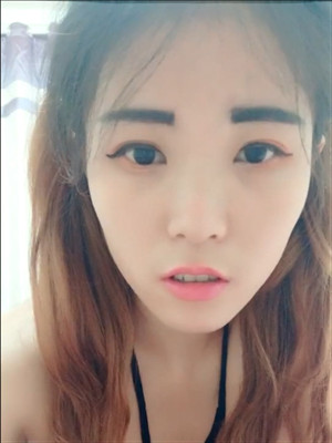 高顔清純說話慢條斯理雙馬尾嫩妹,氣氛到了拿出道具插入紫薇,沐耳還挺熟