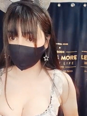 豐滿大奶顔值不錯女仆妹,開裆黑絲紫薇,流了不少水,用手拍打臊茓啪啪響