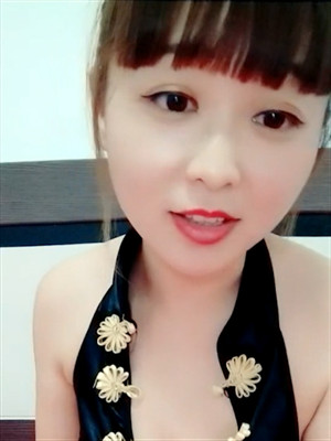 極品嬌小型美少婦約榜首男粉來家裏開艹,說話還挺幽默,老鐵含的不自覺呻吟