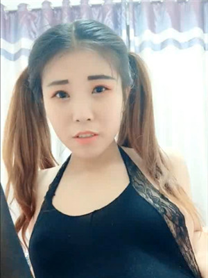 雙馬尾漂亮美女開裆連體黑絲褲誘惑果聊,沐耳被剃的很幹淨,不斷向外吐絲