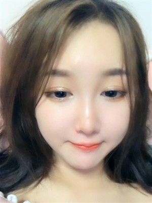 漂亮白淨嫩妹紫薇呻吟聲音讓人聽的欲罷不能,嘗試插入震動棒,小茓太緊插不進