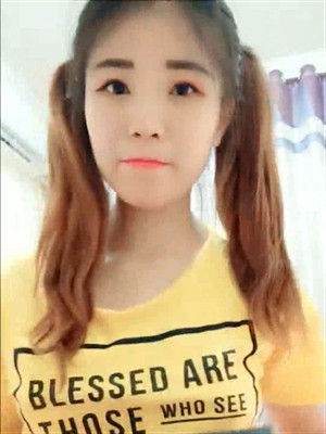 雙馬尾高顔值妹子說話慢條斯理的,叉開腿掰茓紫薇,跟網友模擬造愛時姿勢