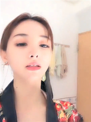 極品清純冷豔美女應粉絲要求穿上高跟鞋,黑色網襪開秀,紫薇抽插出不少濃白漿