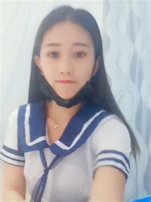 披肩長發了靓妹身穿水手學生裝果聊,一根手指紫薇還不滿足,雙指齊插水很多