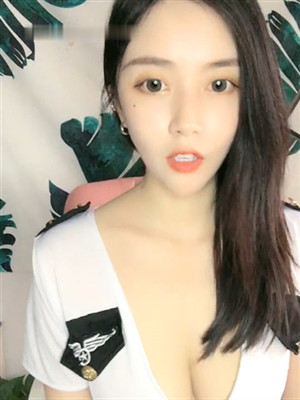 高顔值女神級氣質清純美女無內黑絲果聊,隔著絲襪自摸誘惑十足