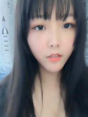 甜美清純青春妹子,震動棒紫薇,發現幹淨內褲沒了,嚇得趕緊脫掉,怕沒得穿了