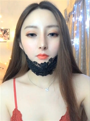 大奶氣質美女紫薇,插入碩大震動蛋,不時被震的不由自主的啊啊呻吟