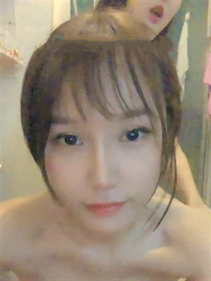 甜美可愛姐妹花浴室濕身誘惑,互相給對方抹油撫摸,身材高挑,修長大長腿