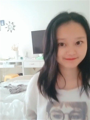 豐滿巨乳笑起來甜甜的靓妹,完美炮架,小茓還是粉色的,特嫩