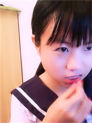 年齡不大清純萌妹子,學生制服網格黑絲震動棒紫薇大秀,毛毛長得稀疏粉嫩至極