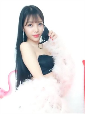 氣質口罩小蠻腰大眼美女果聊,小茓粉嘟嘟水嫩嫩,看到都想插進去嘗嘗鮮