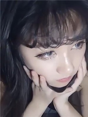 無毛肥鮑魚豐滿小胖妞,擡著屁股對著鏡頭秀臊洞,生怕粉絲看不清楚