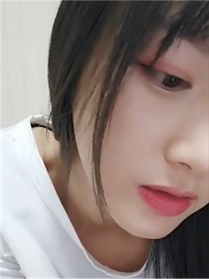 齊劉海清純美少女來襲,單身寂寞開播,聲音甜甜的,不斷撒嬌,露茓發現確實粉嫩