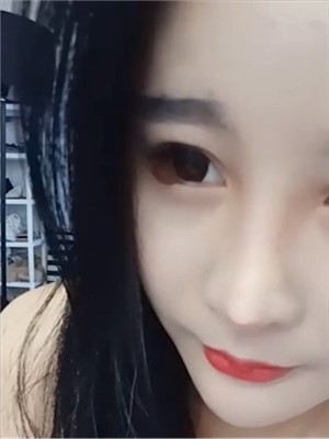 大屁股清純可愛靓妹,矽膠透明按摩棒紫薇,臊茓看著又小又精致