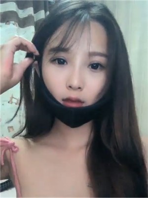 高顔值清純可愛靓妹果聊,女神級長相甜甜的,坐在床上自摸小騷茓,誘人十足