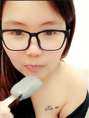 文化範眼鏡娘,非常有味道,居家啪啪,天天艹,男的有點虛了,搞了半天都不硬急死人