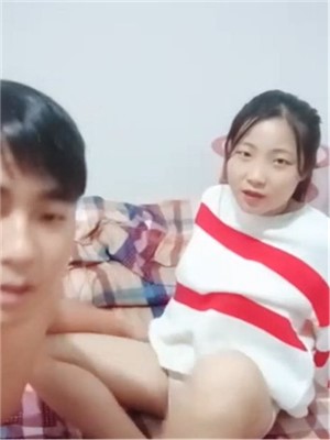 生活不易,鄉下新婚小夫妻造愛播貼補家用,剛生過孩子,奶子很漲,真實不做作