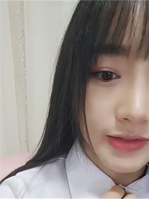 清純靓麗純潔美少女果聊,掰開小茓,肉洞粉粉嫩嫩的讓人流口水