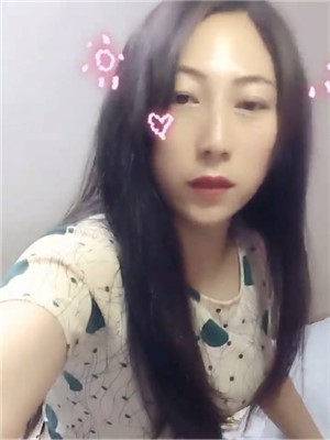 說話大大咧咧東北大姐和光頭男造愛,光頭直接怼上去狂舔,大姐哎呦哎呦叫不停