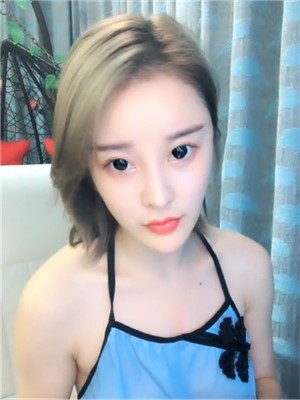 短發白嫩妹子,說話嗲嗲的,胸部高挺不下垂,民國青趣睡衣