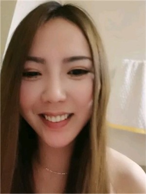 東北老鐵約啪高顔值飄逸長發美少婦,邊艹邊和她閨蜜打電話,還想艹人家閨蜜