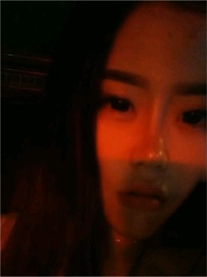 長發氣質女神級美女勾引滴滴專車司機,脫下棉襪露出肥鮑,司機一下就忍不住了