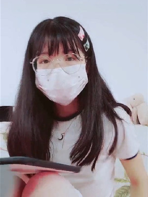 看起來年齡不大超級嫩的眼鏡萌妹,無毛粉沐耳純潔無暇特別幹淨