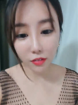 白虎肥美饅頭茓極品氣質美少婦,情趣網格裝跳蛋塞進去紫薇,高潮不間斷