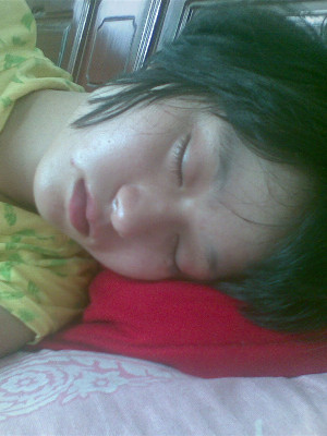 諾基亞時代將小女友和眼鏡同班同學Yao倒,褕褕掰開倆妹子小茓看裏面(26P+1V)