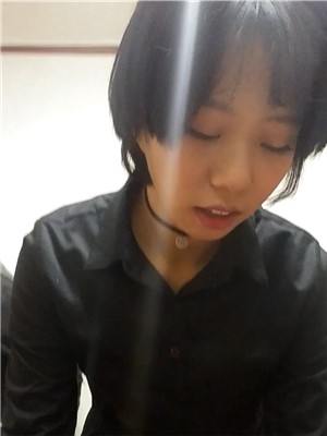 居家爆艹高顔值短發可愛萌妹,觀音坐蓮快速抽送,蔭毛稀疏,發育不錯