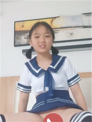 紮倆小辮子俏皮可愛萌妹,身材嬌小可愛,學生制服,棉襪感覺十足,多姿勢啪啪