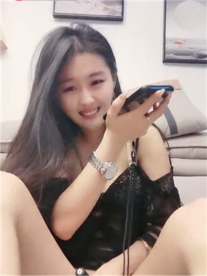 高顔值氣質女神小水仙er紫薇,整個按摩棒塞進去,笑起來甜甜的,還有點害羞