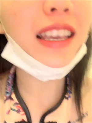 聲音甜美大膽禦姐做全身SPA,當著男技師面塞跳蛋紫薇,技師J8硬邦邦又不敢艹