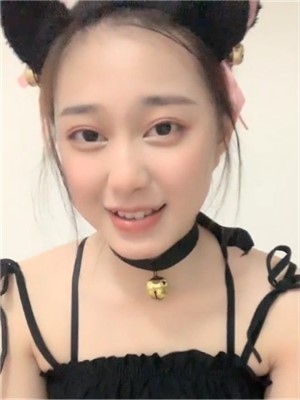 清純甜美可愛貓女郎,想裝高冷憋著不笑,老忍不住不自覺的笑,非常可愛