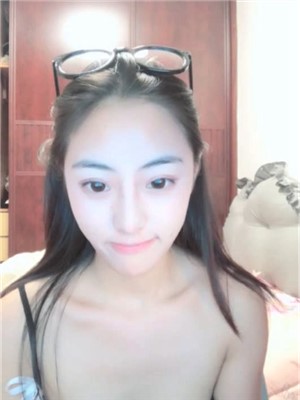 高顔值青春靓妹閨房果聊,臊樣和清純外表完全不相符,來吧小寶貝