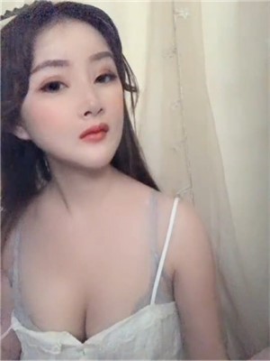 漂亮微胖美乳美女與男網友語音果聊,全程聽指揮,小嫩茓肥肥的,蔭唇小而可愛