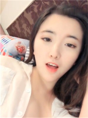 水嫩高顔值美女,奶頭還是粉色的,看著就舒服,一線天臊茓毛毛倒是很豐富