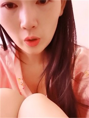 極品黑沐耳小臊貨美少婦,黑絲誘惑,奶頭很大,臥室誘惑紫薇,蔭毛特別多