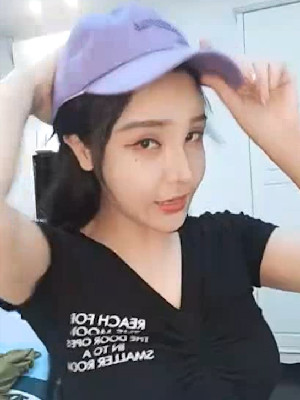 極品網紅臉小範冰冰私下的X亂生活,激情開播,換了兩身衣服挑逗網友,臊茓誘人