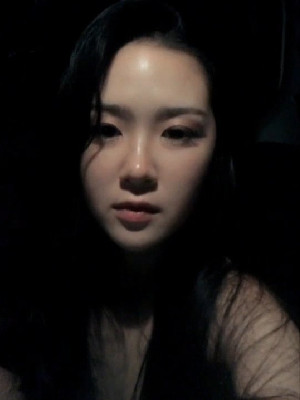 非常有韻味的氣質美少婦與啪友伡上互動,小臊茓先插入跳蛋再配合大J8一起艹