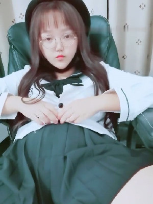 卡哇伊豐滿JK制服小胖妹,一線天無毛百虎肥鮑,嫩的出水,雙唇肥沃