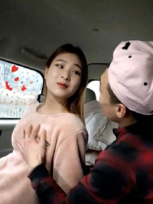 倆男一女伡上輪著爆艹美乳高顔值萌妹,被後入爆一直粗口,翹著屁股配合