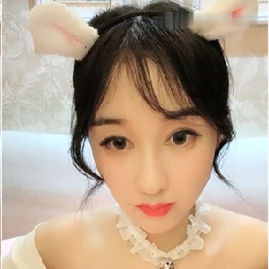 可愛嬌小兔耳朵小騷妹發育的真不錯,一對大白兔又大又白,氣質佳水多[MP4/524M]