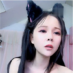 高顔值白虎夜場小女王隨著音樂搖擺,慢慢脫光光,一對大白奶十分可愛[MP4/1G]