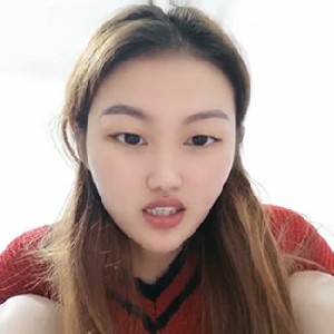 居家護士小少婦不上班在家和網友大遲度果聊,掰開雙腿對著鏡頭露粉茓,嬌喘不斷[MP4/665M]